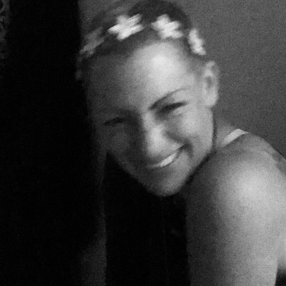 Welcome to my closet CHAOS! - Picture 8 of 9